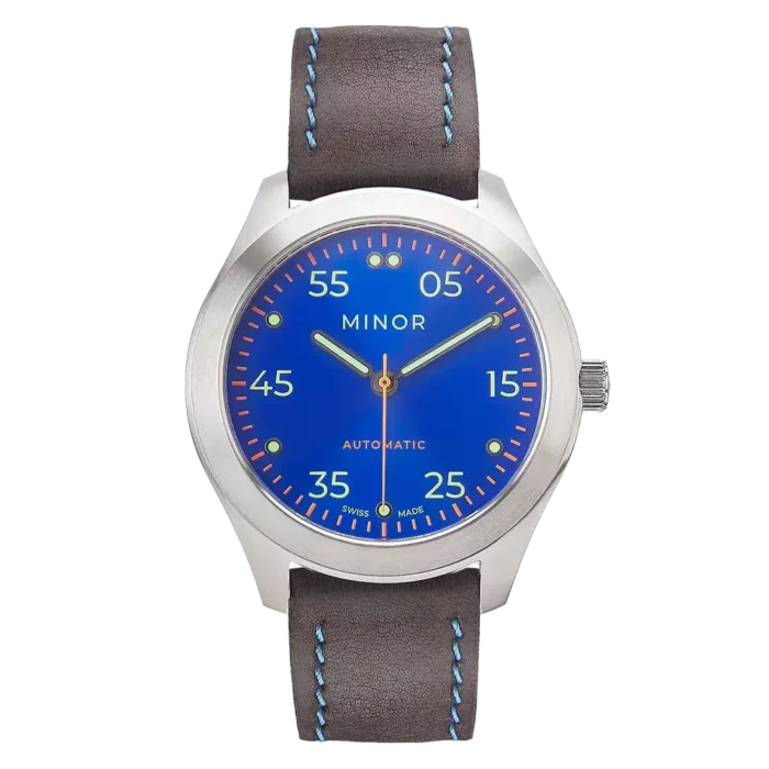 Reloj de pulsera Minor Heritage Electric Blue automático con correa de piel color marrón melaza y pespunte en hilo azul encerado - Parte delantera